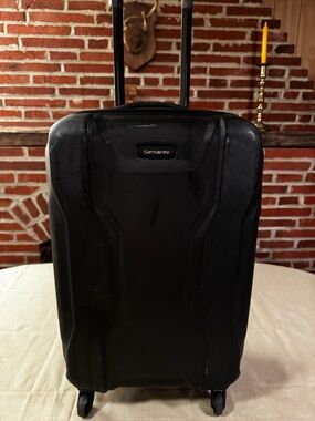 Samsonite Lift2 Hardside Spinner Carry-on in Black, 21 inches, super lightweight